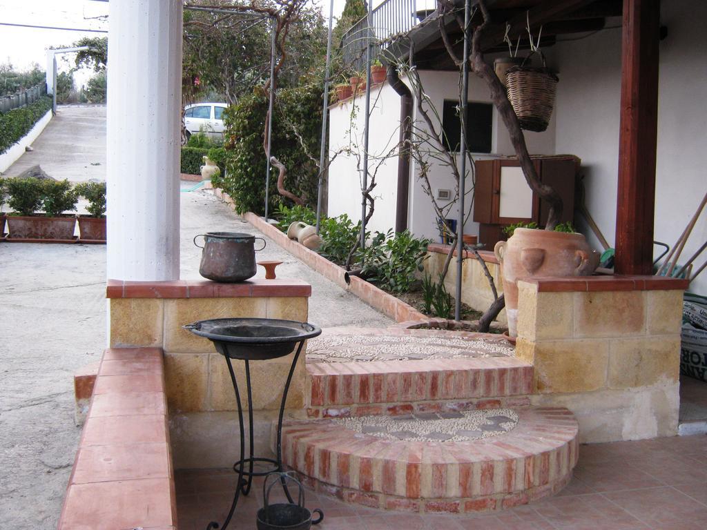 B&B La Casa Dell'Artista Assoro Exteriör bild